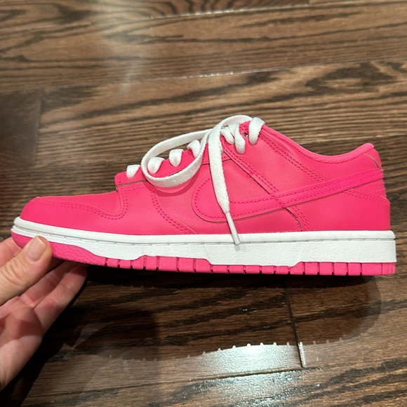 Hot pink Nike Dunks - Picture 9 of 13